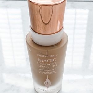 Charlotte Tilbury magic Foundation #7 medium